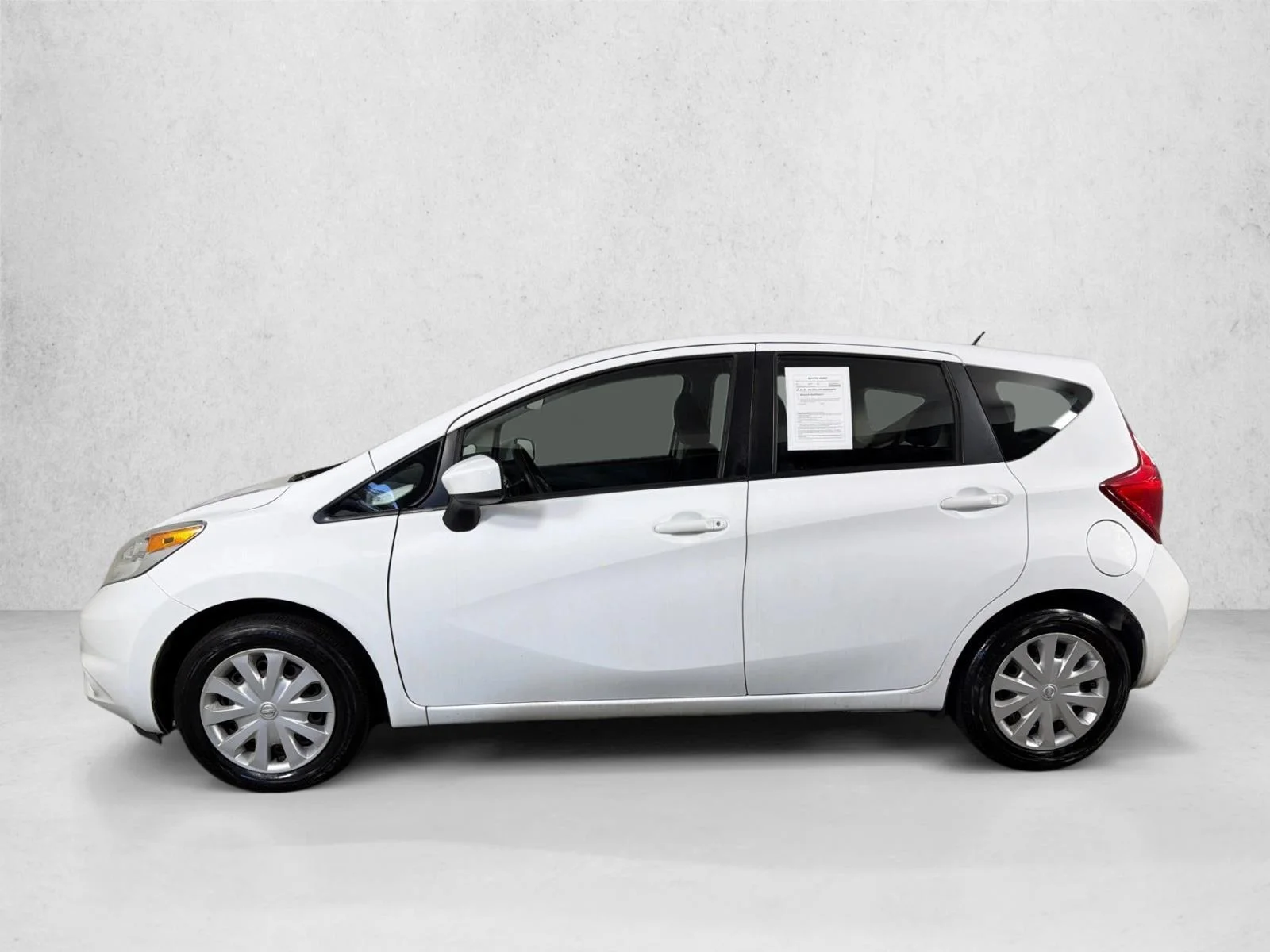 Used 2016 Whtie Nissan S image 6
