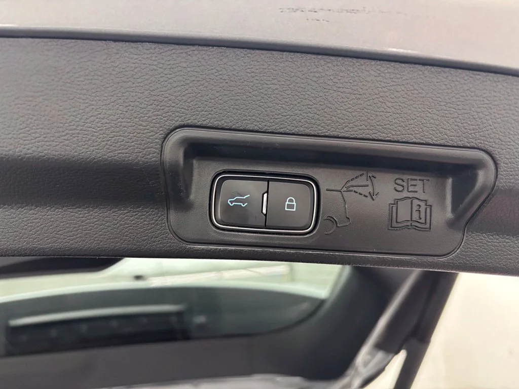 Used 2021 Silver Ford XLT image 11
