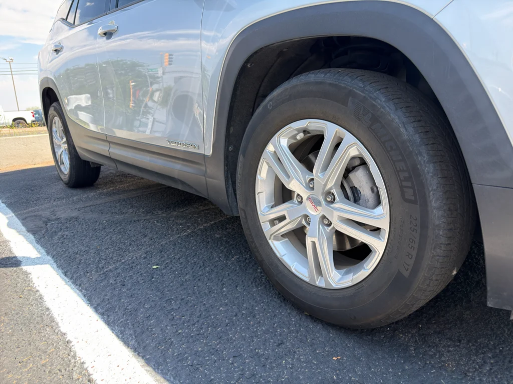 Used 2020 Quicksilver Metallic GMC SLE image 29