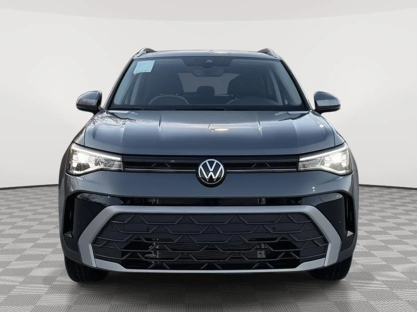 New 2026 PLATINUM GRAY Volkswagen SE image 8