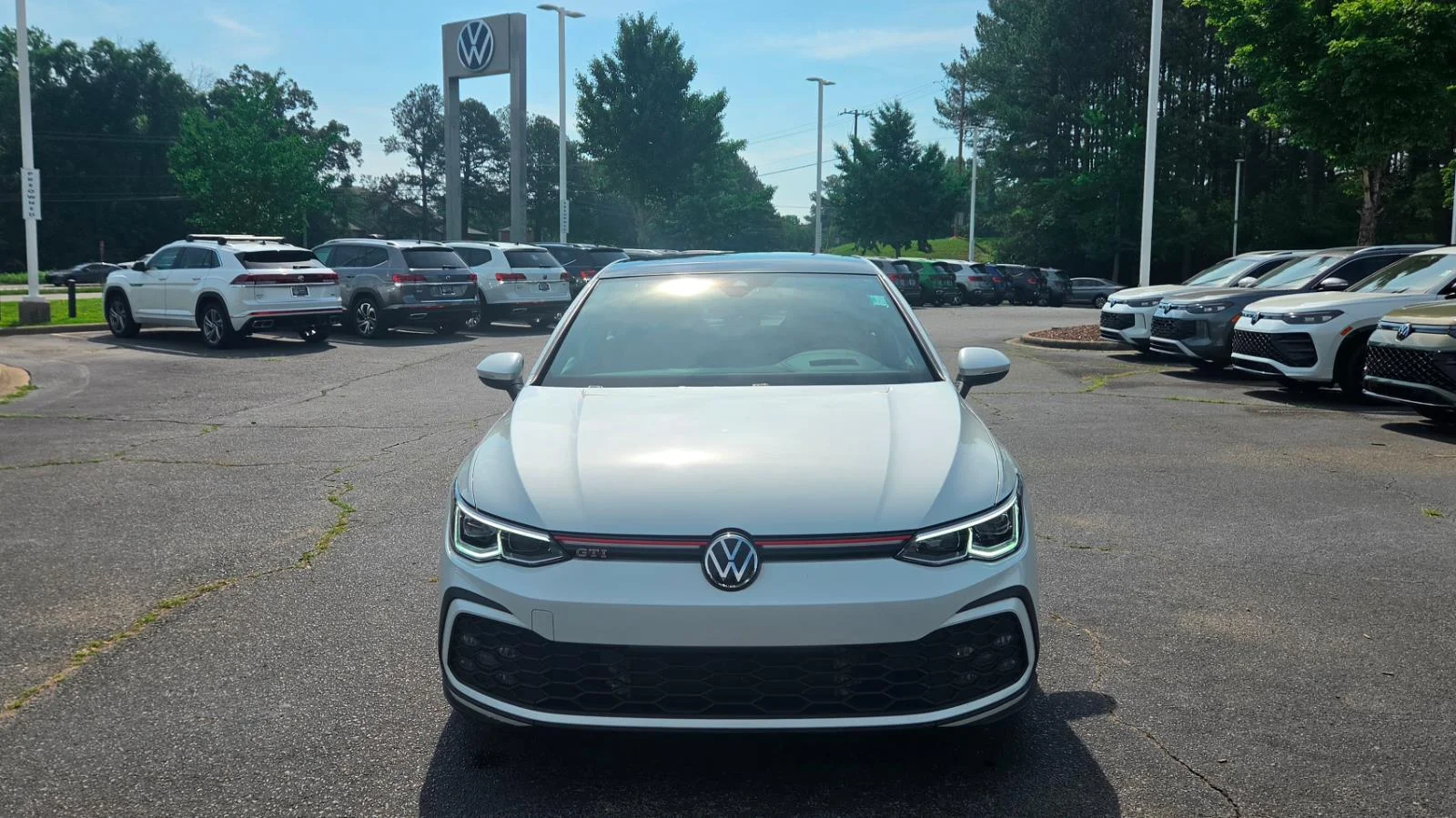 Used 2023 Opal White Pearl Volkswagen Autobahn image 9