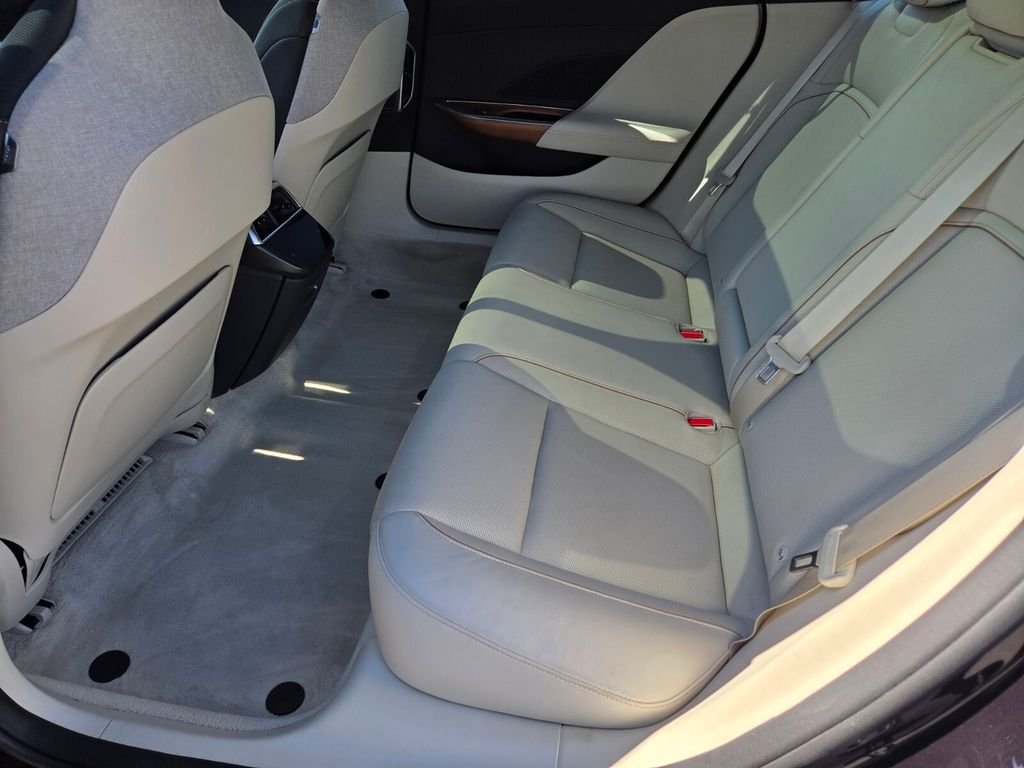 Used 2024  Lucid Touring image 30