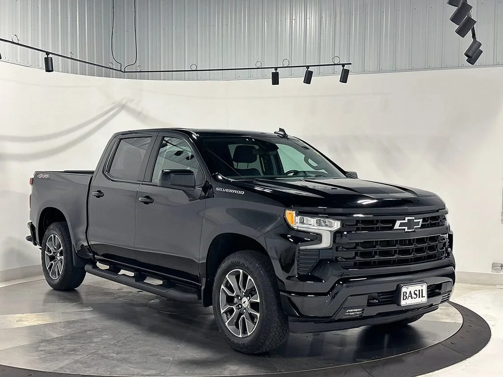 Used 2023 BLACK Chevrolet RST image 41