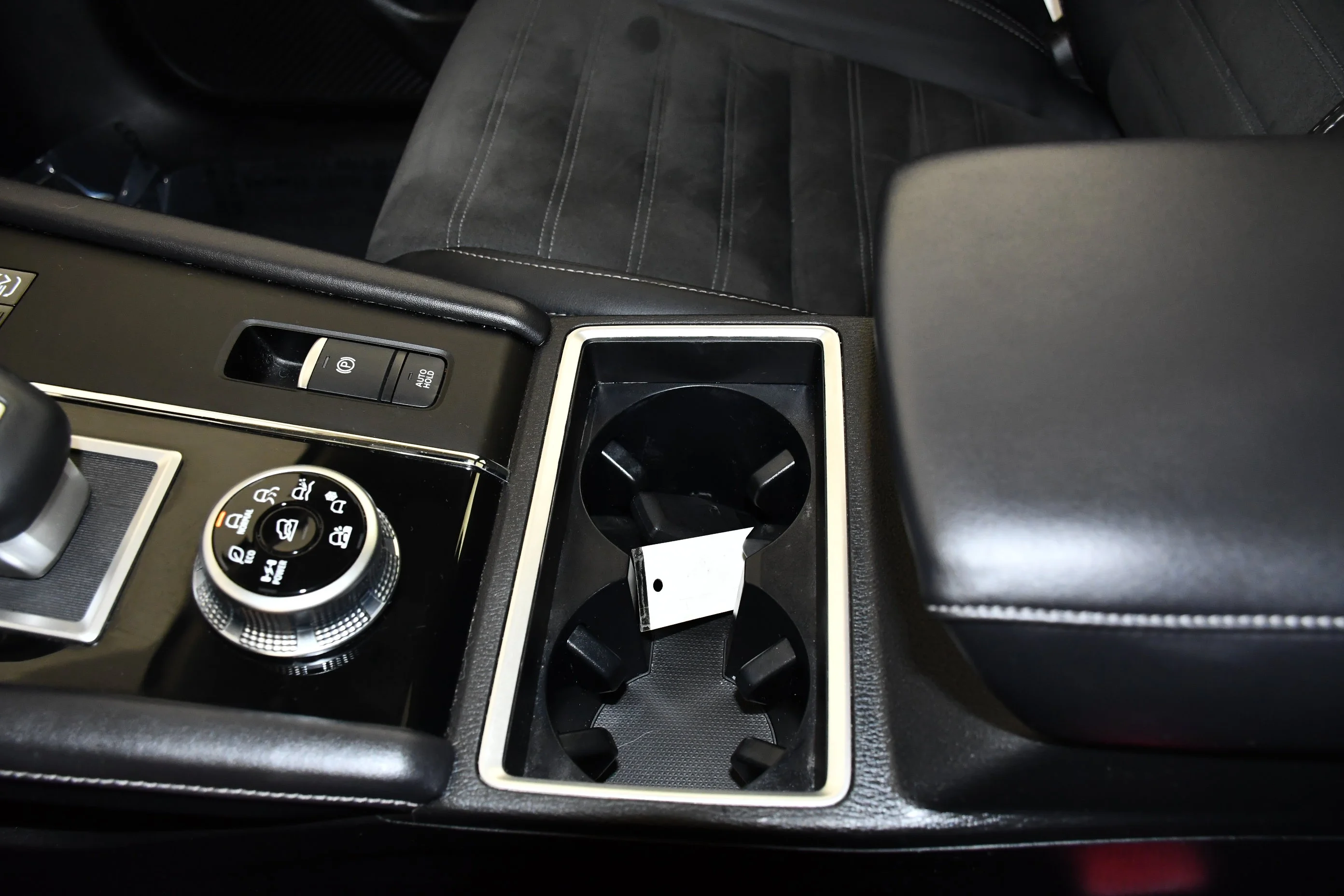 Certified Used 2025 Black Diamond Mitsubishi SE image 32