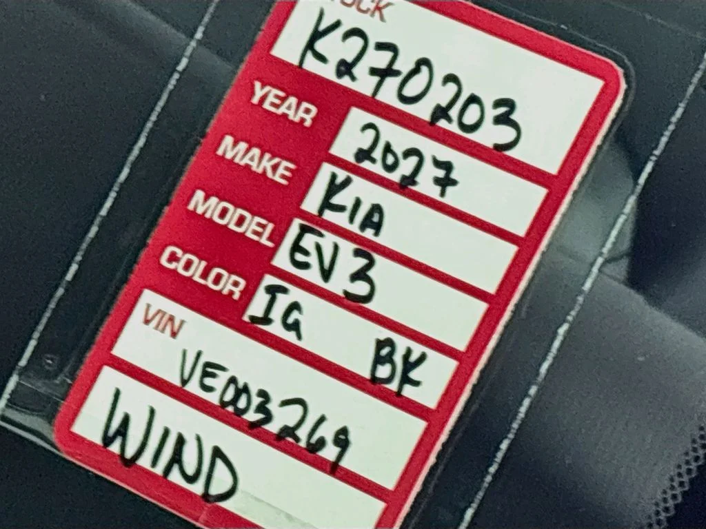 New 2027 Interstellar Gray Kia Wind image 25