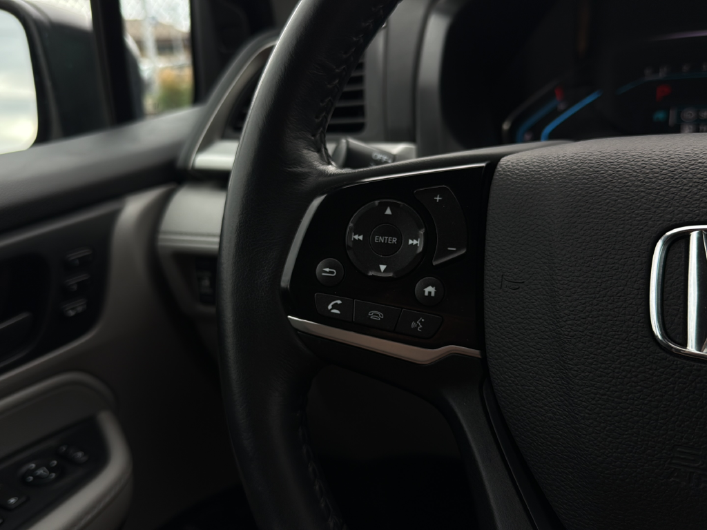 Used 2019 Silver Honda EX-L image 17