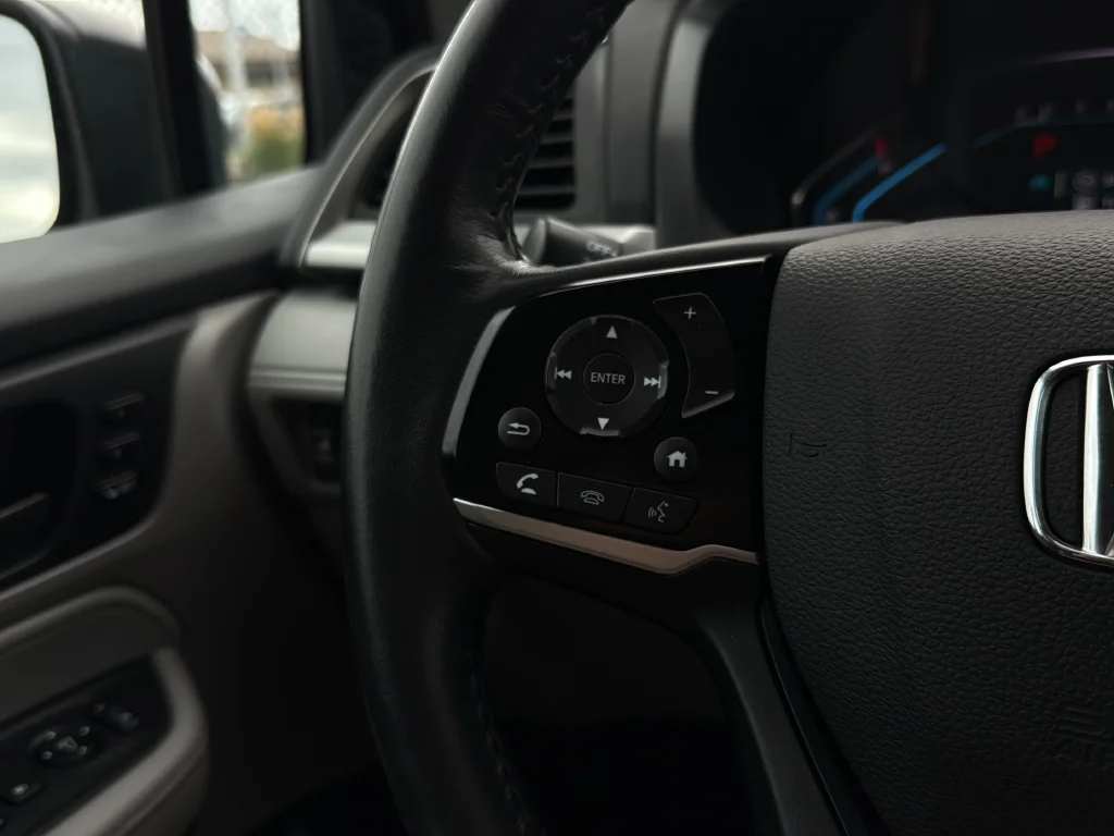 Used 2019 Silver Honda EX-L image 17