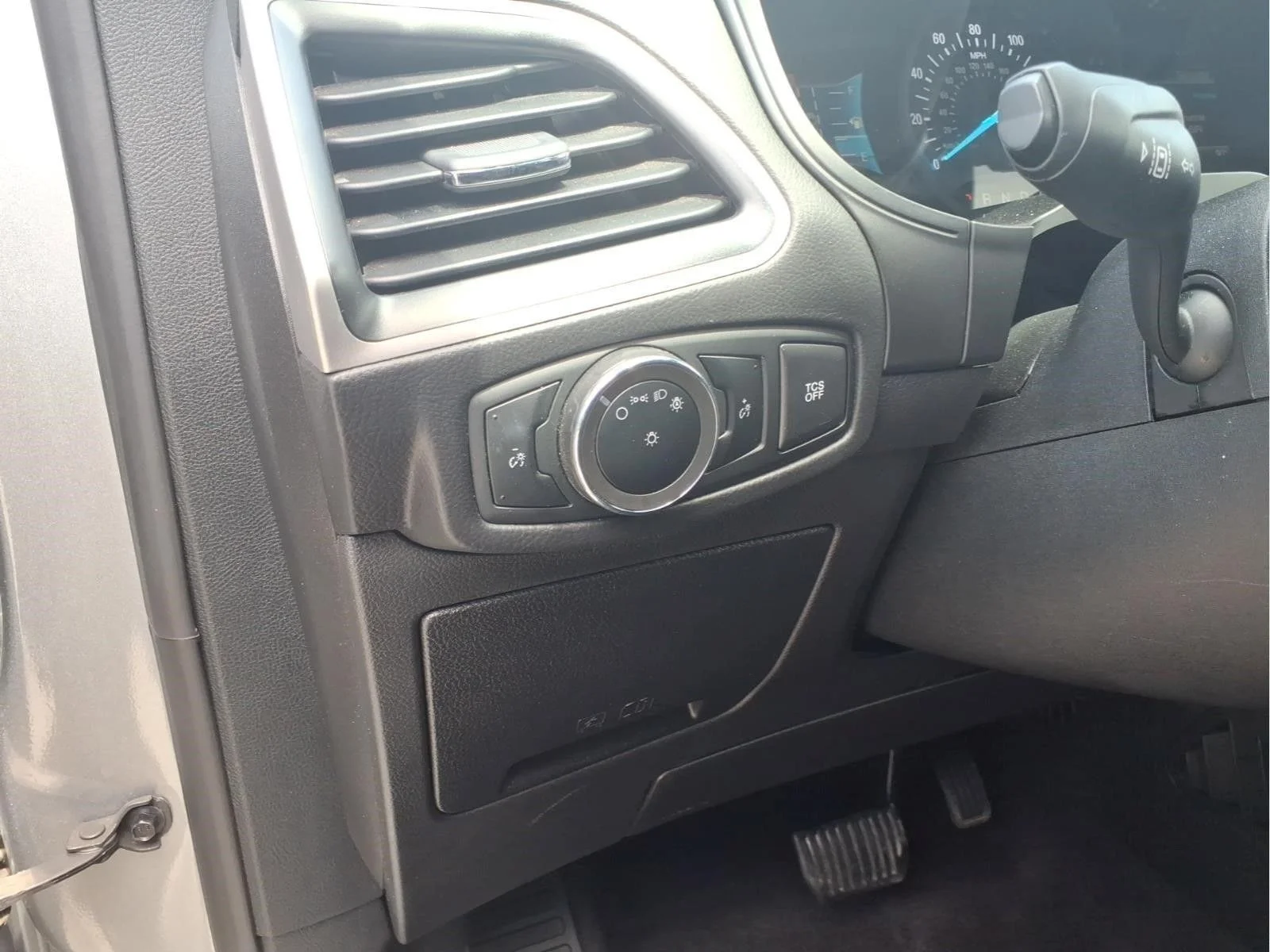 Used 2024 Silver Ford SEL image 19