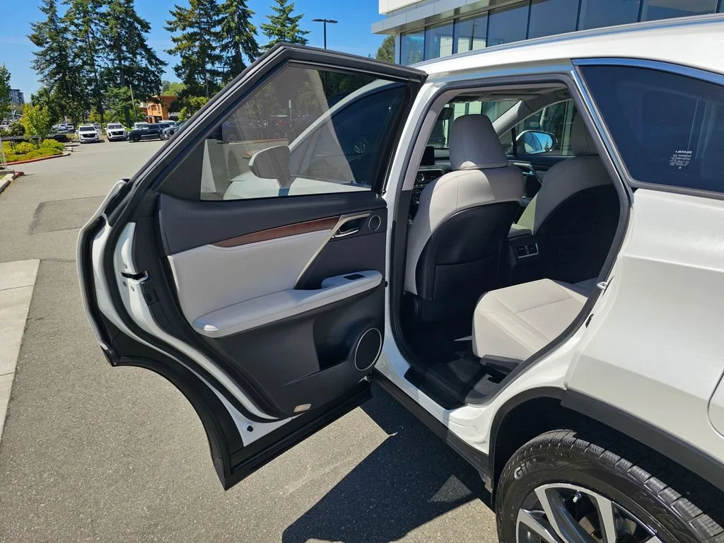 Used 2021  Lexus RX 350L image 15