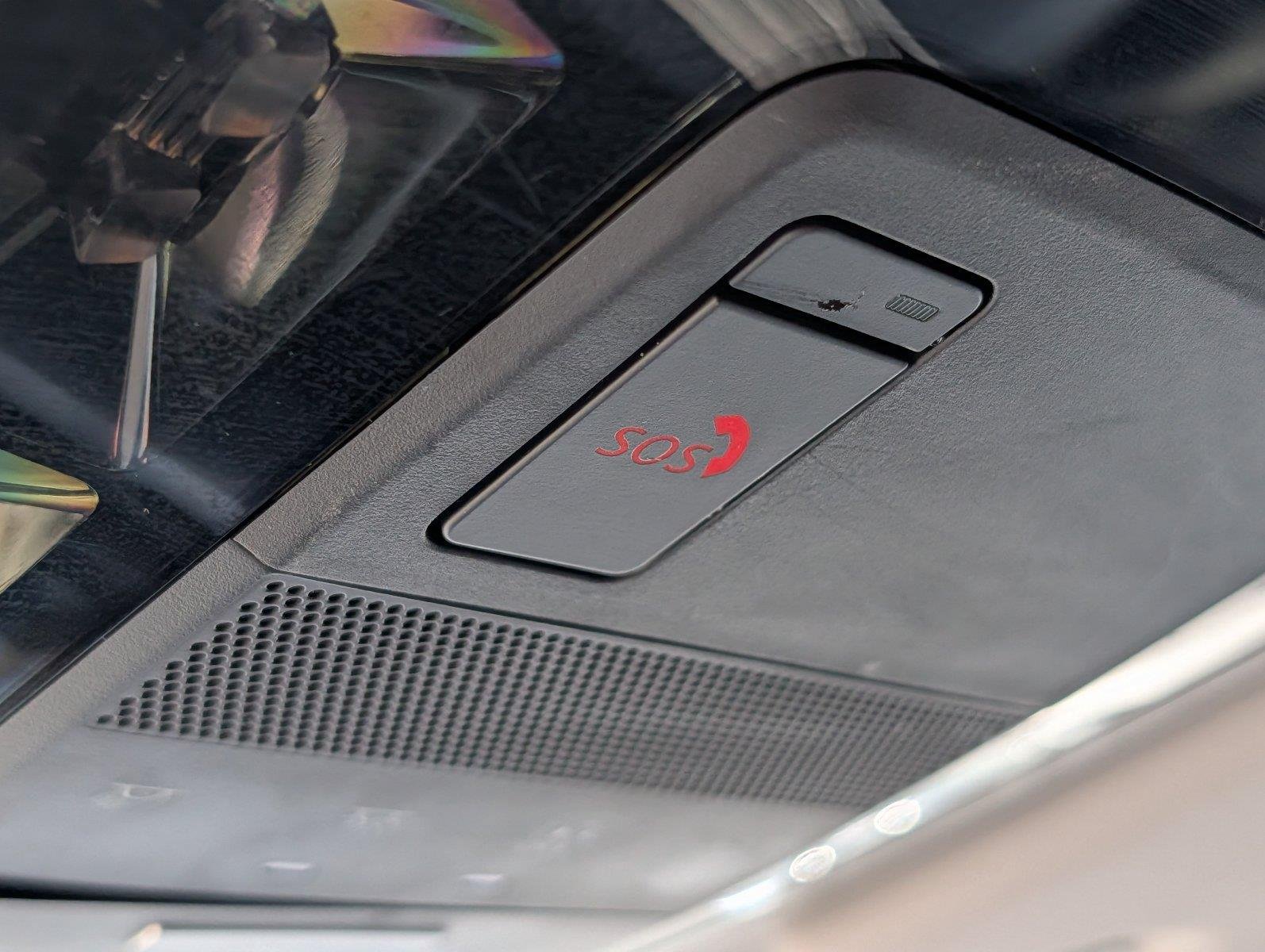 Used 2025 Cosmic Blue Metallic Mitsubishi SE image 26