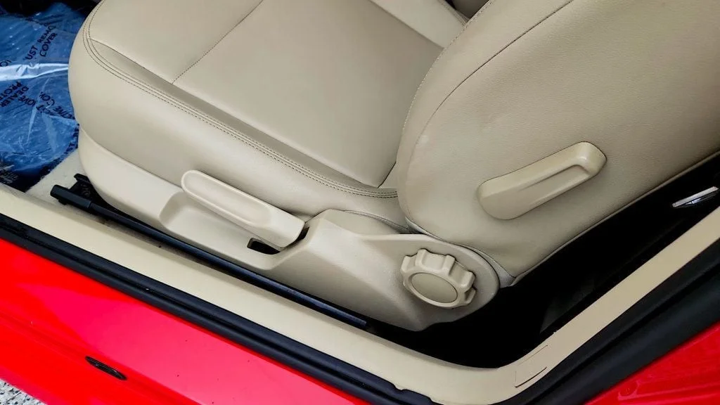 Used 2014 Tornado Red/Beige Roof Volkswagen 2dr Automatic 2.5L PZEV *Ltd Avail* image 12