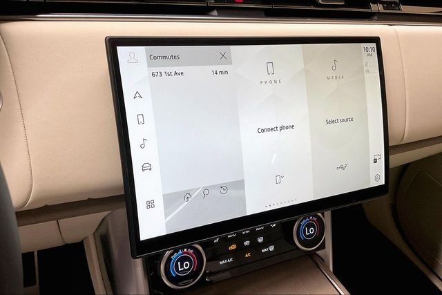 Used 2023 White Land Rover SE image 21