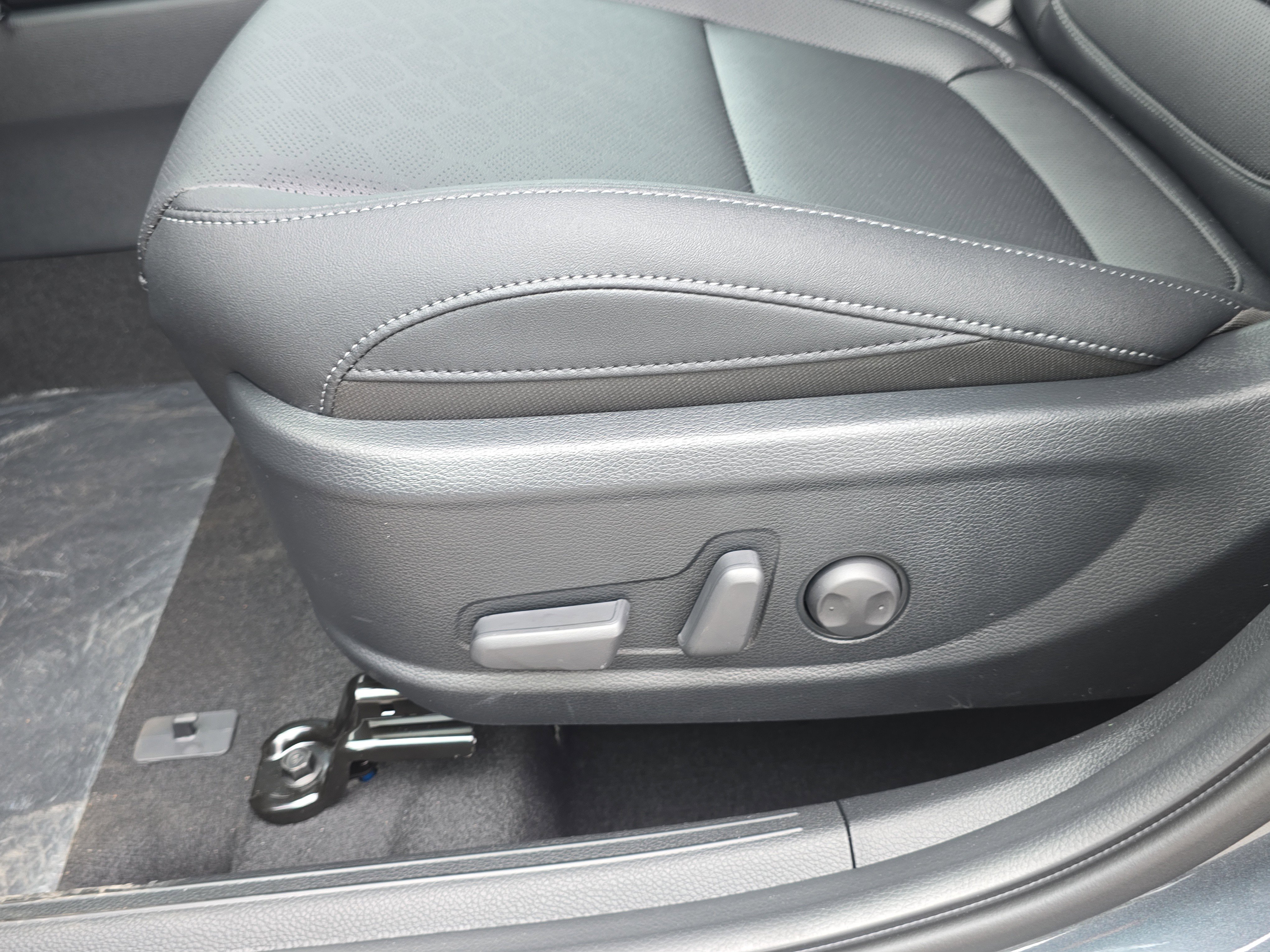 New 2026 Gravity Gray Kia EX image 23