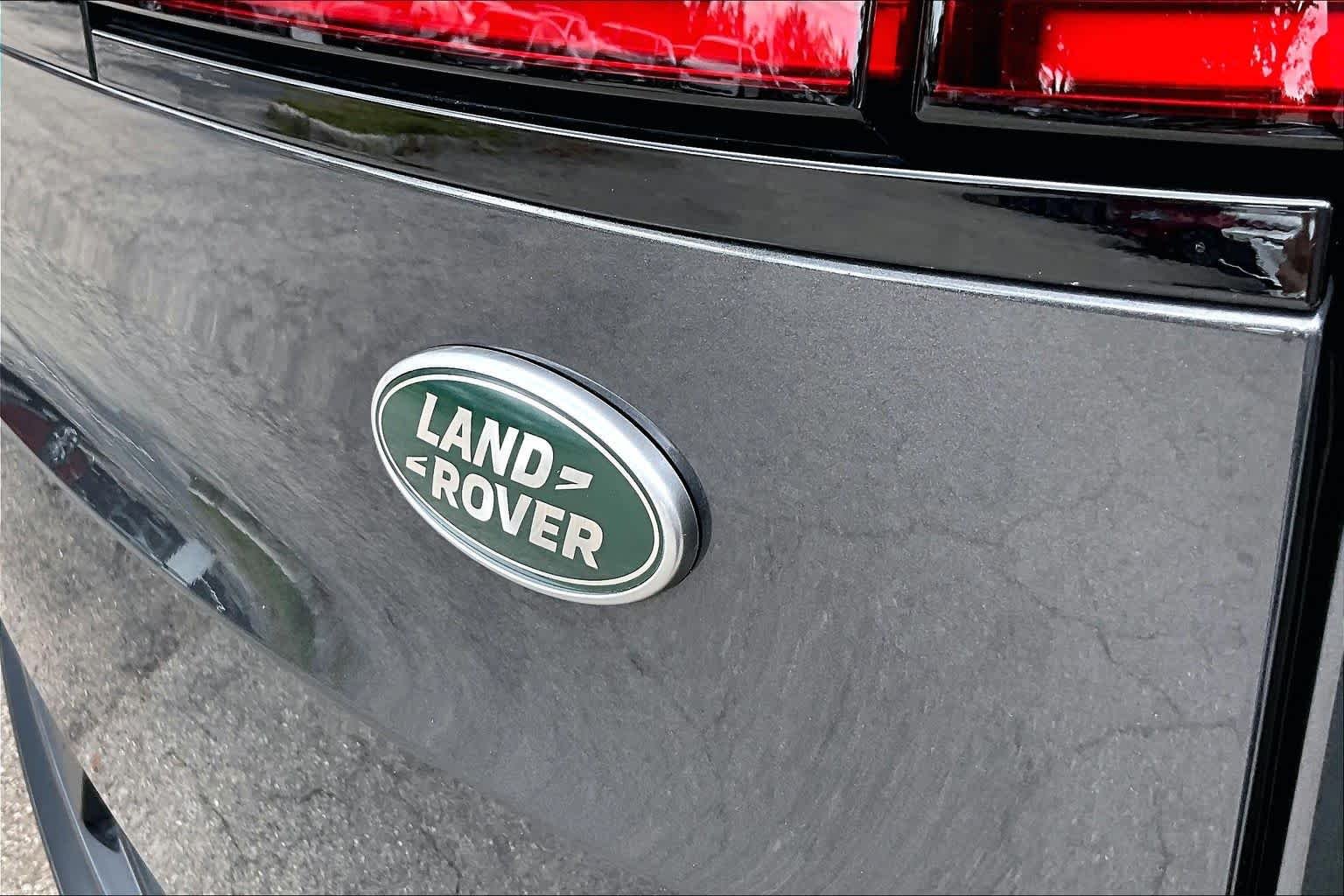 Used 2023  Land Rover SE Dynamic image 10