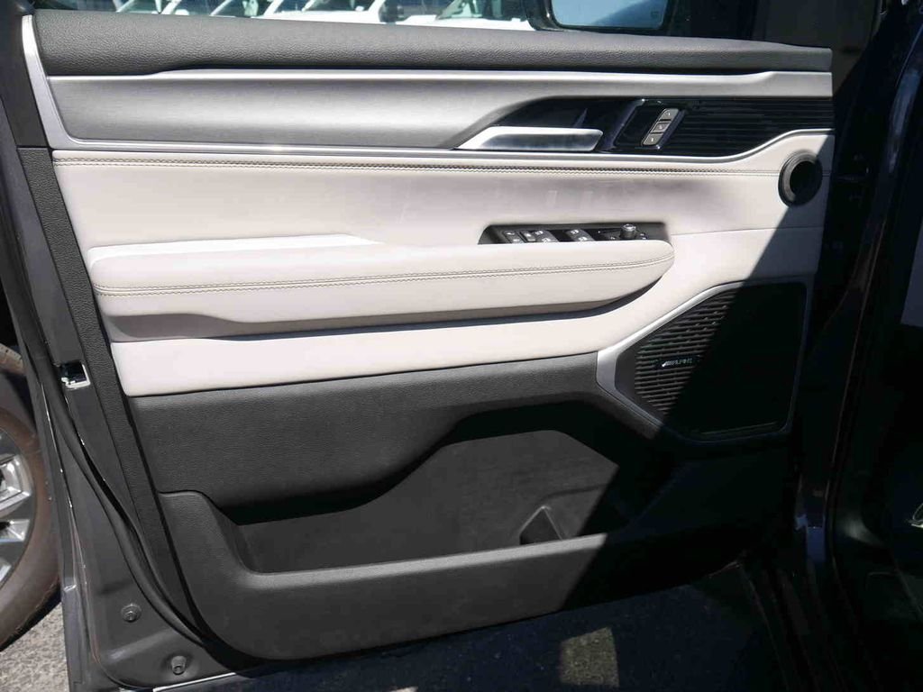 New 2026 Baltic Gray Metallic Clearcoat Jeep Grand Wagoneer image 27