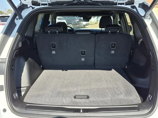 New 2026 Bright White Clearcoat Jeep Altitude image 9