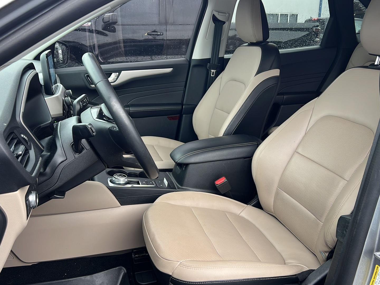 Used 2022 Iconic Silver Ford SEL image 10