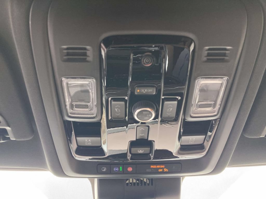 New 2026 Polar White Tricoat Chevrolet High Country image 24