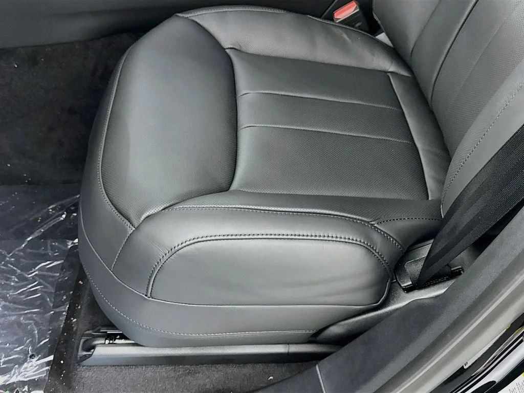 New 2027 Santorini Black Land Rover Dynamic SE image 20