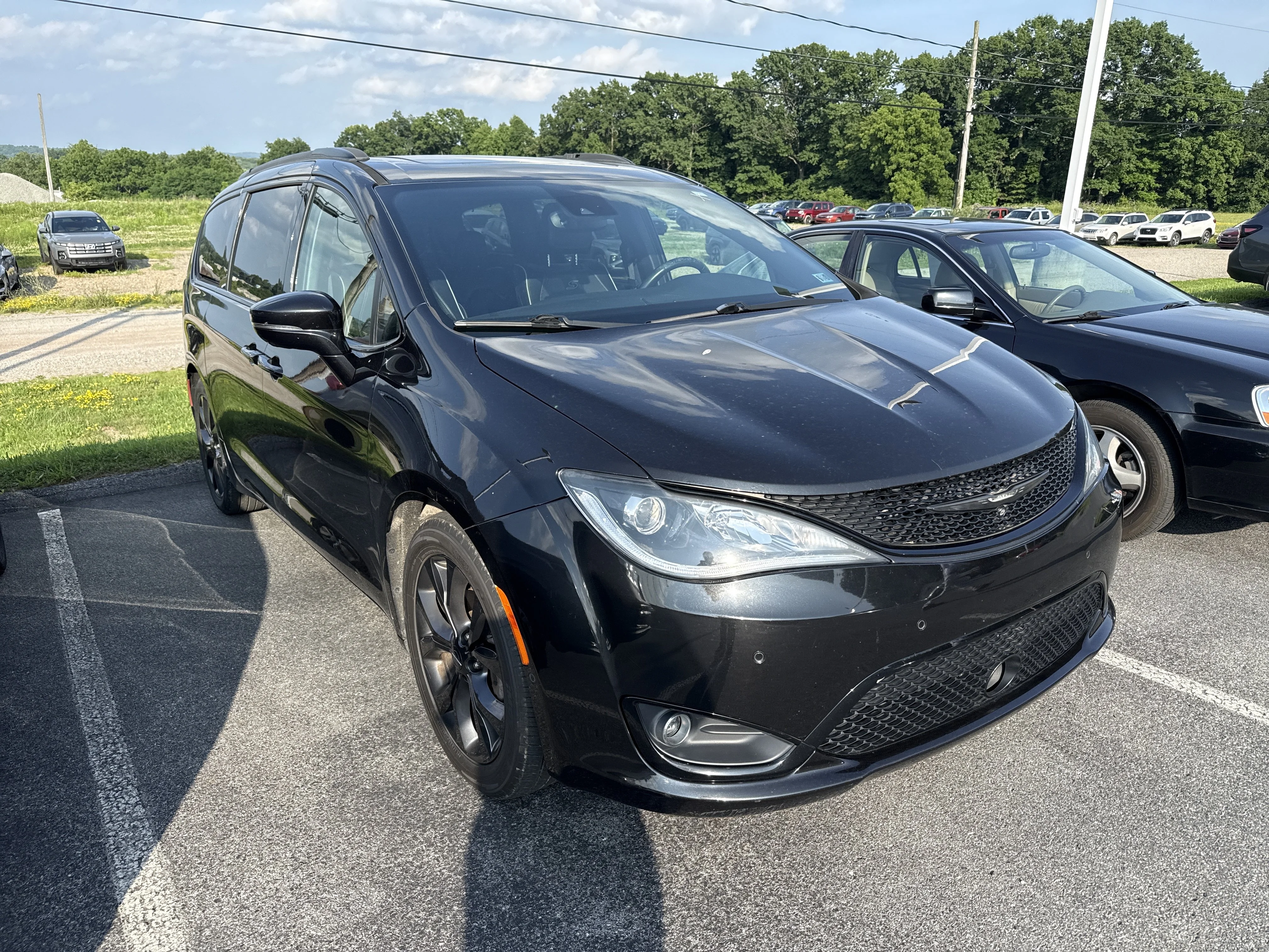 Used 2018 Brilliant Black Crystal Pearlcoat Chrysler Limited image 1