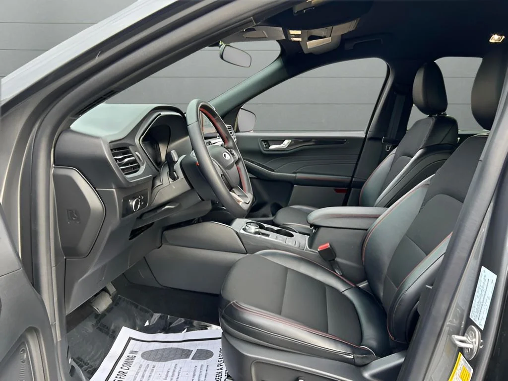 Used 2025 Gray Ford ST-Line image 4