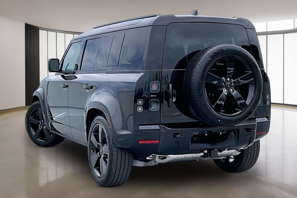 New 2026 Black Land Rover X-Dynamic SE image 3