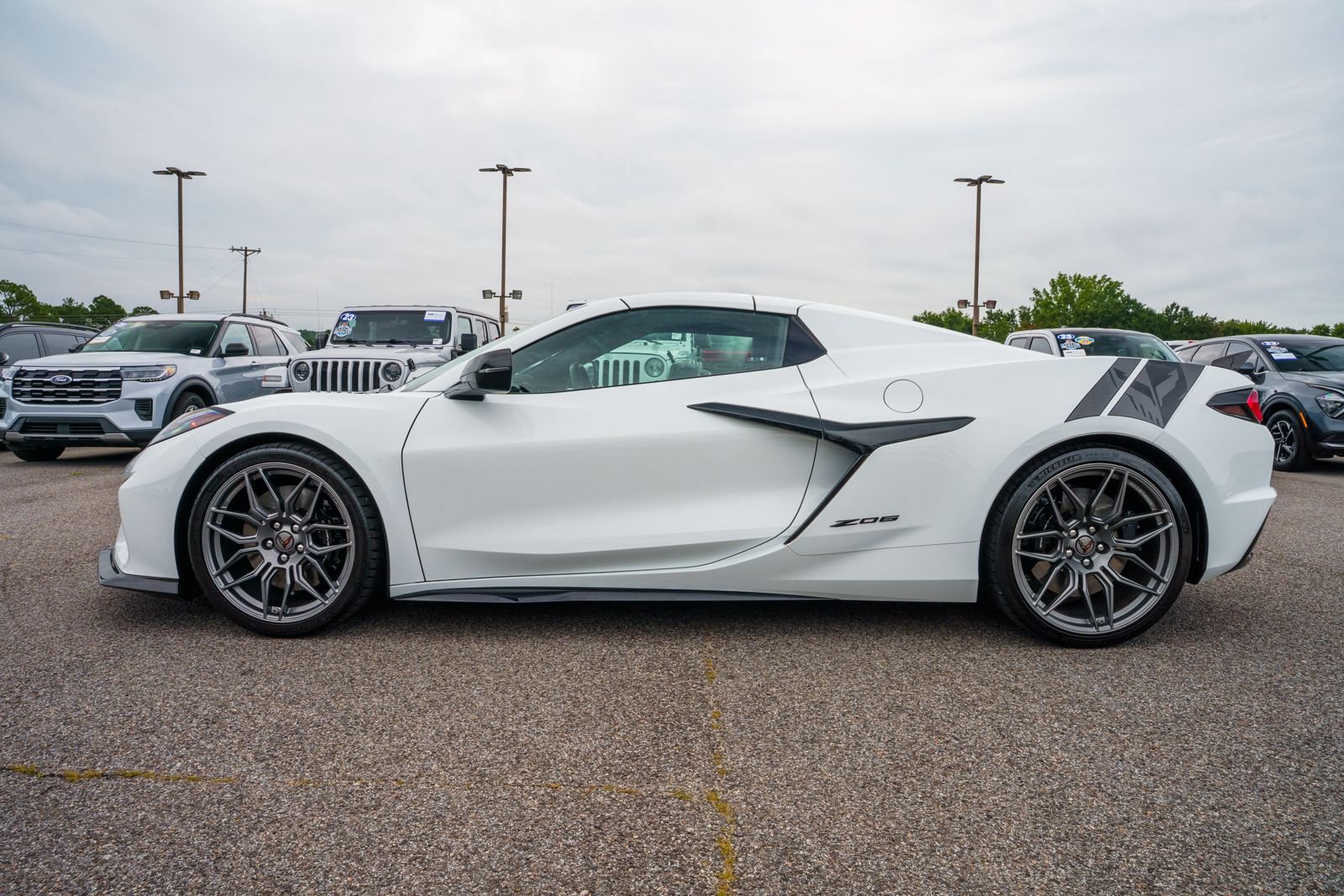 Used 2024 White Chevrolet Z06 image 10