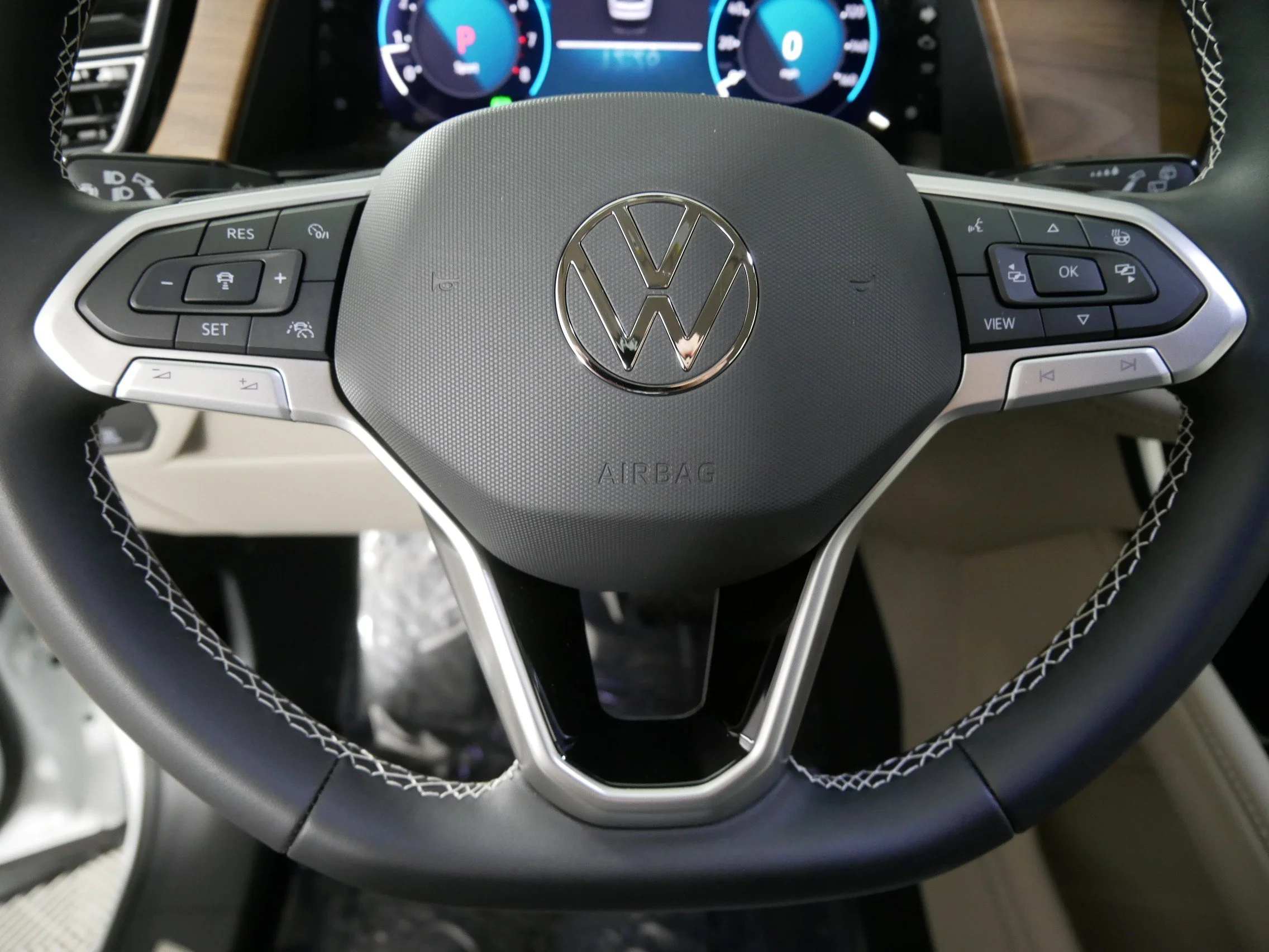 New 2026 Opal White Pearl Volkswagen 2.0T SE w/Technology image 26