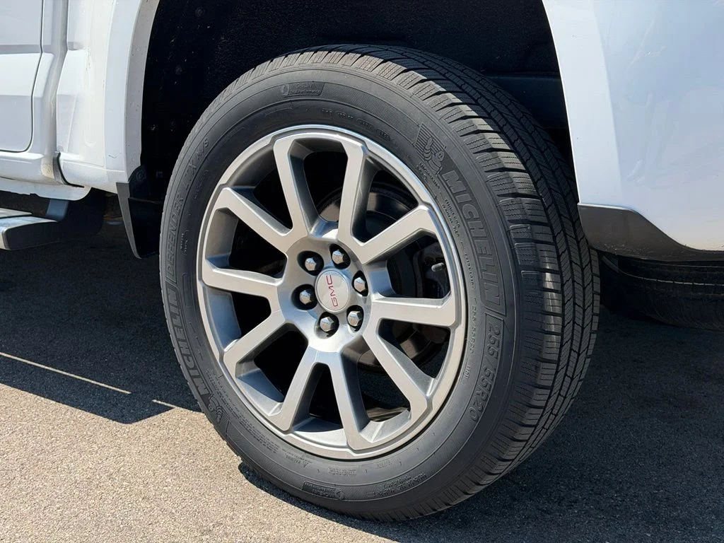 Used 2018 White GMC Denali image 25