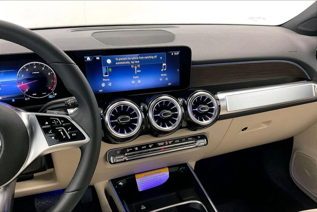 New 2026 Polar White Mercedes-Benz GLB 250 image 18