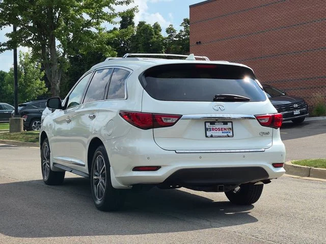 Used 2017 White INFINITI Base image 5