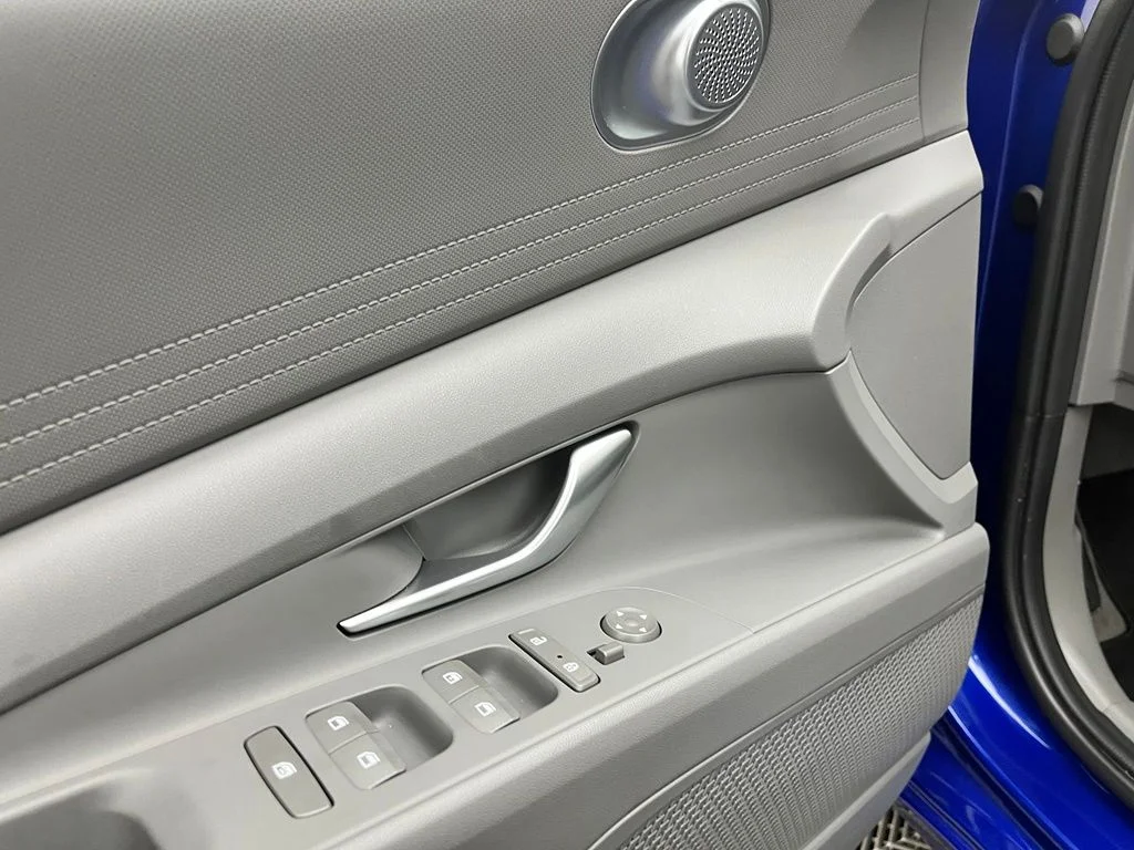 Used 2023 Blue Hyundai SE image 16