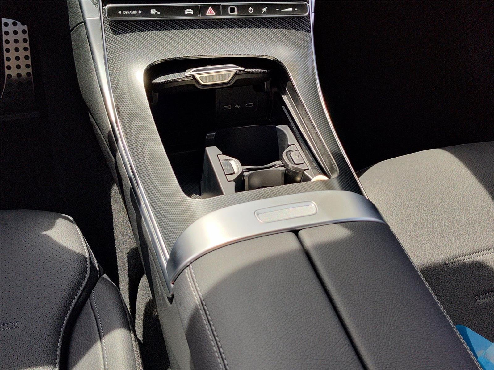2025 Mercedes-Benz C-Class Sedan C 300 - Photo 9