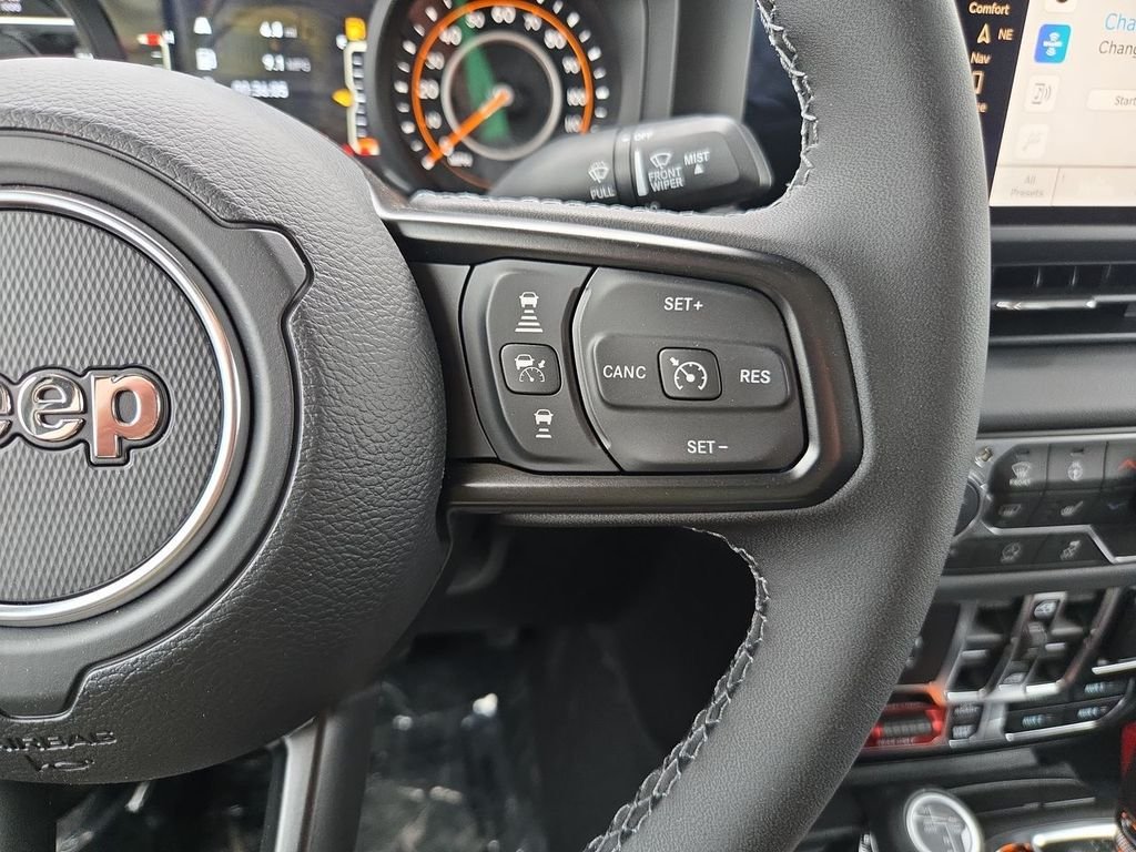 New 2026 Bright White Clear-Coat Exterior Paint Jeep Rubicon X image 33