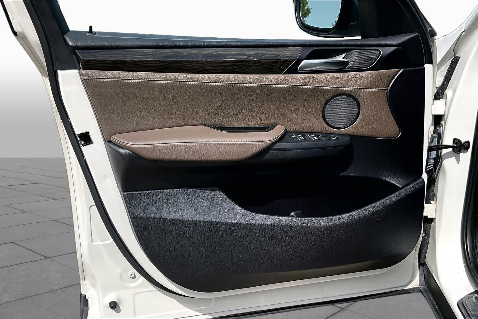 Used 2013 Alpine White BMW xDrive28i image 21