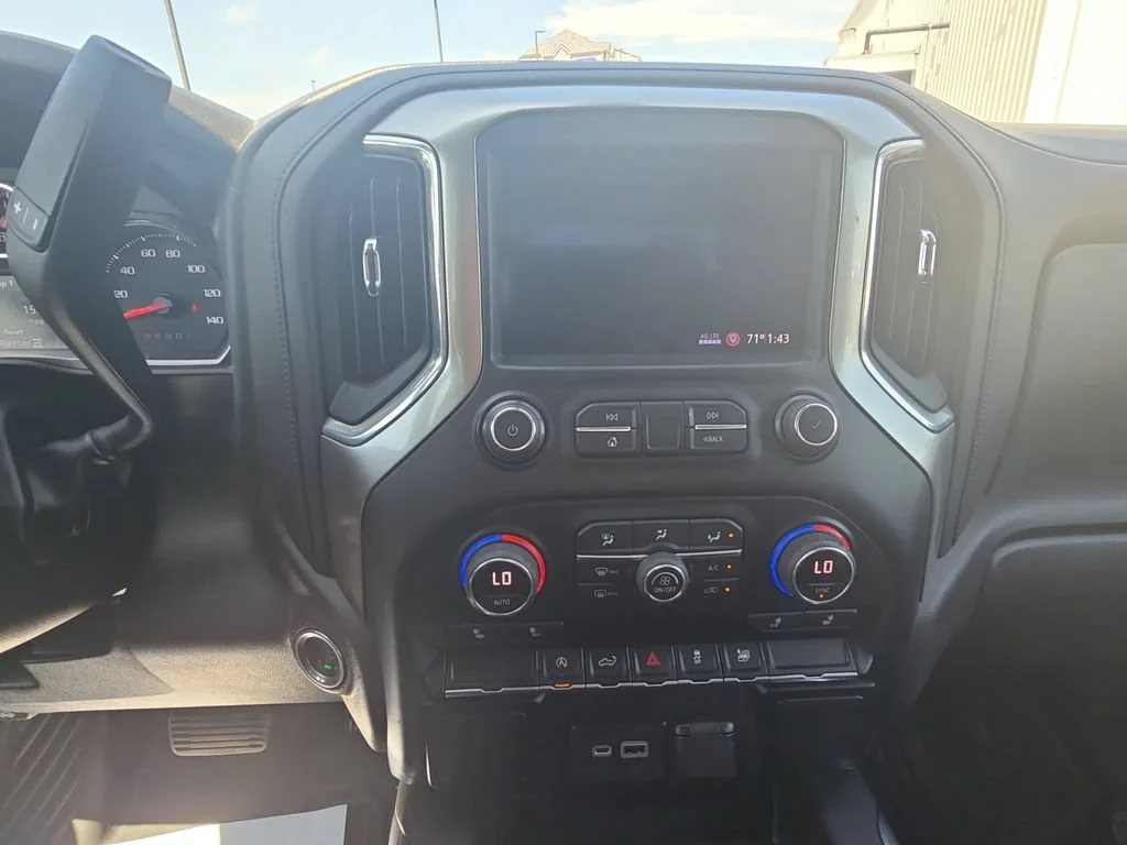 Used 2021 Oxford Brown Metallic Chevrolet RST image 20