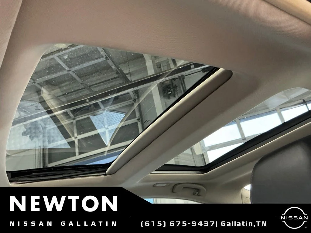 Used 2014 Super Black Nissan 3.5 SV image 7
