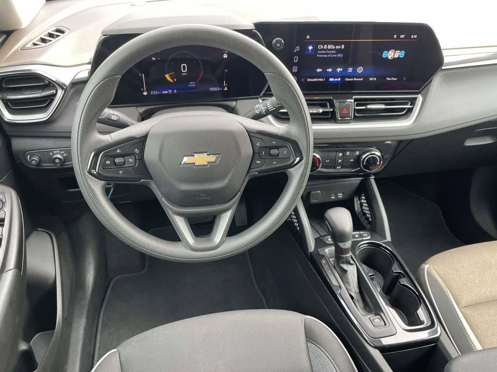 Used 2025 Gray Chevrolet LT image 9