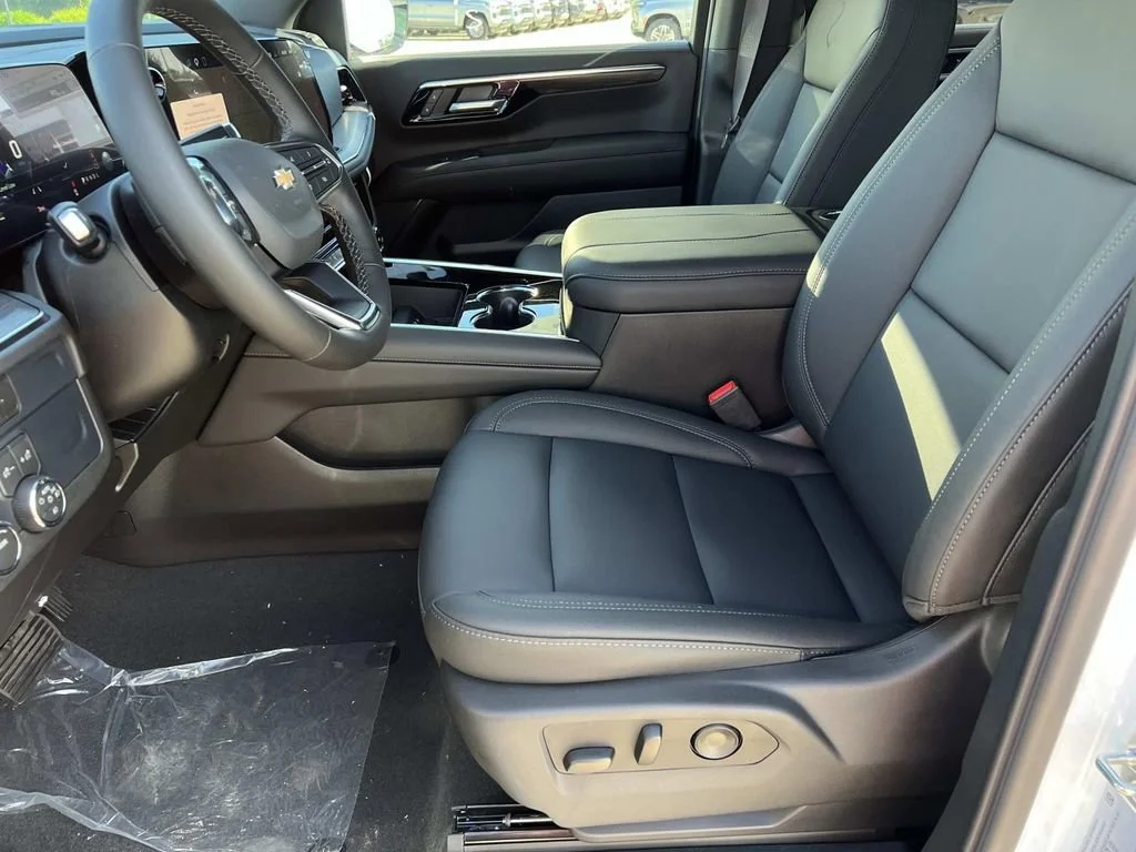 2026 Chevrolet Suburban LT - Photo 14