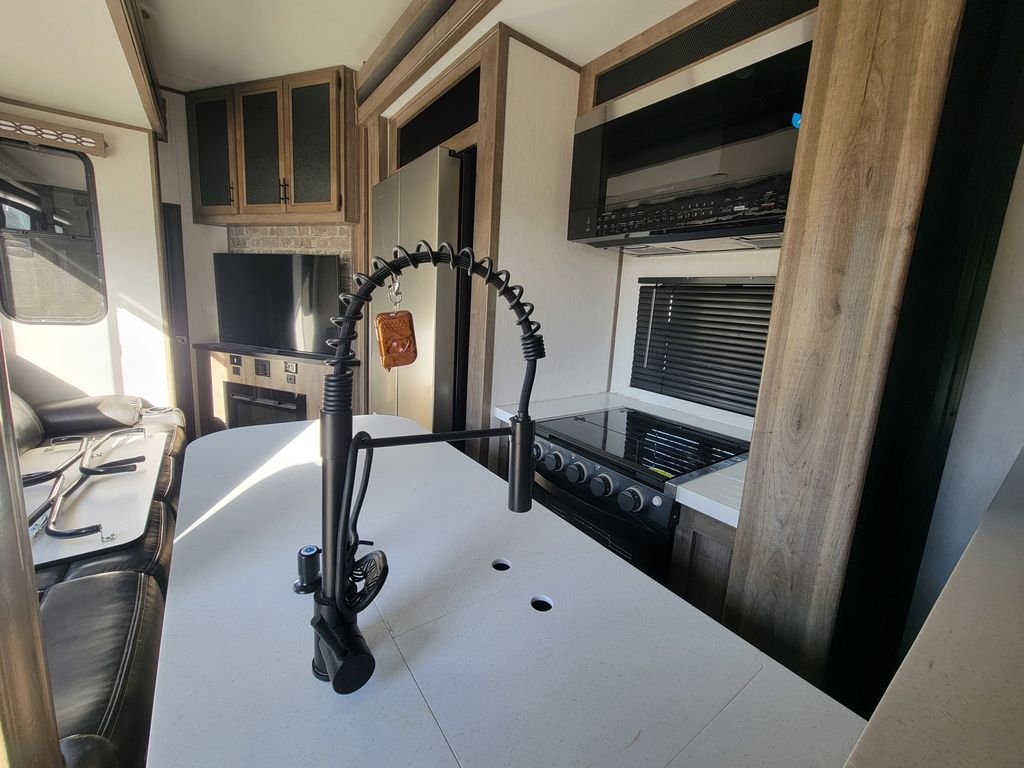 Used 2022  Rogue Toy Hauler image 24