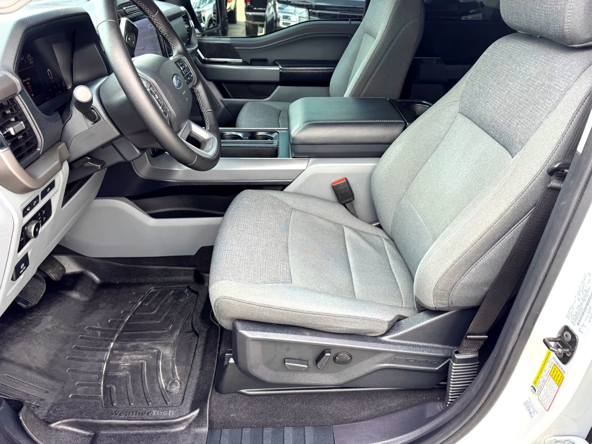 Used 2024  Ford XLT image 11