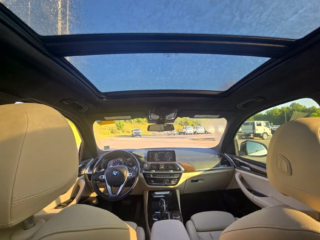 Used 2019 White BMW sDrive30i image 17