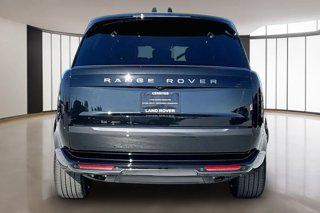 New 2027 Santorini Black LAND ROVER  image 4
