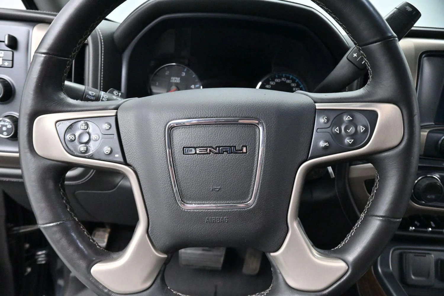 Used 2017 DARK SLATE METALLIC GMC Denali image 17