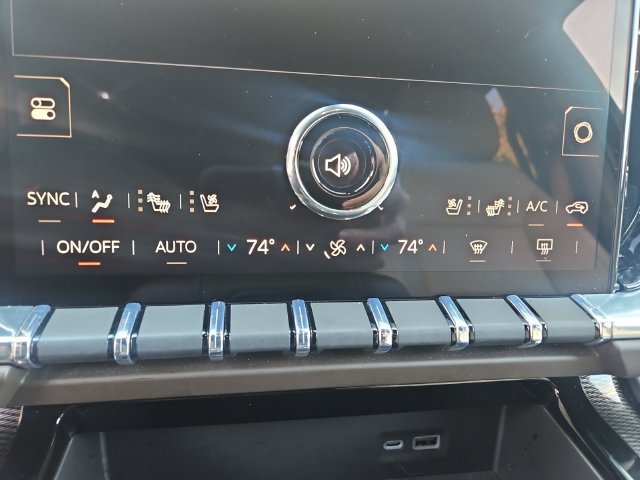 Used 2025 Summit White GMC Elevation image 21