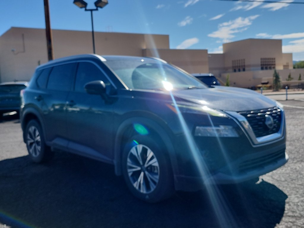 Used 2022 Super Black Nissan SV image 3