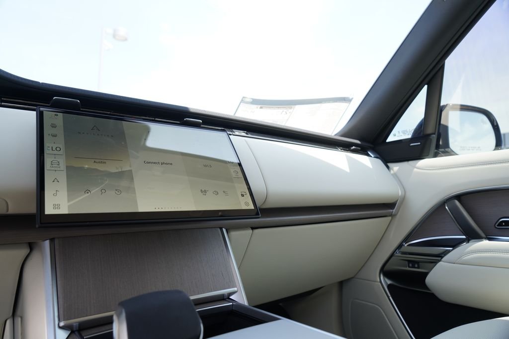 New 2026 Fuji White Land Rover SE image 15