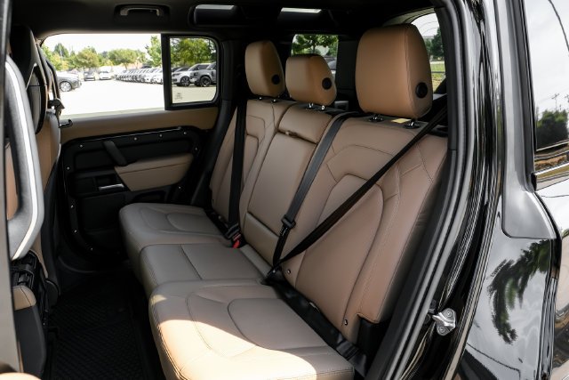 New 2026 Santorini Black Land Rover X-Dynamic SE image 40