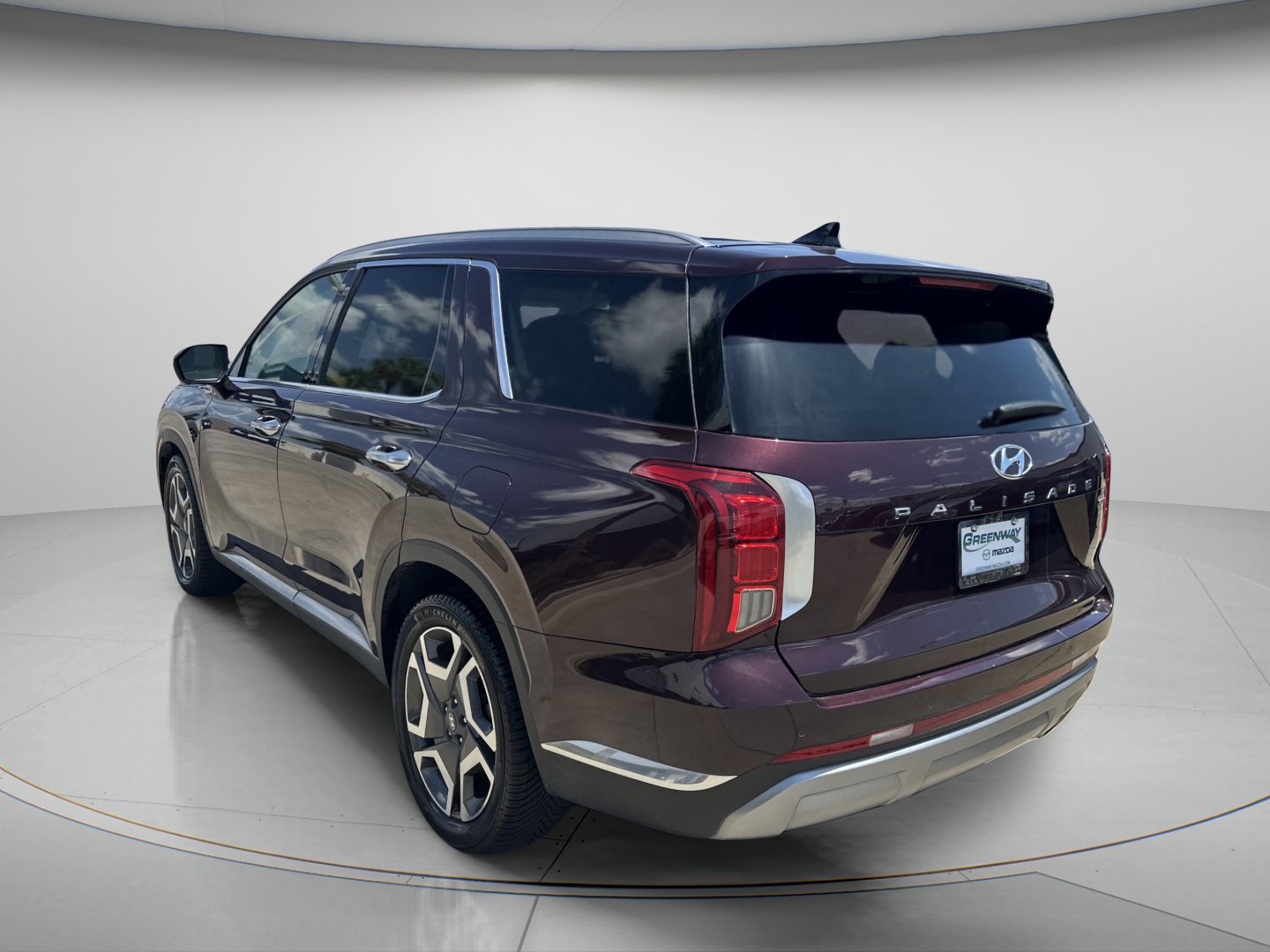 Used 2024 Sierra Burgundy Hyundai Limited image 5