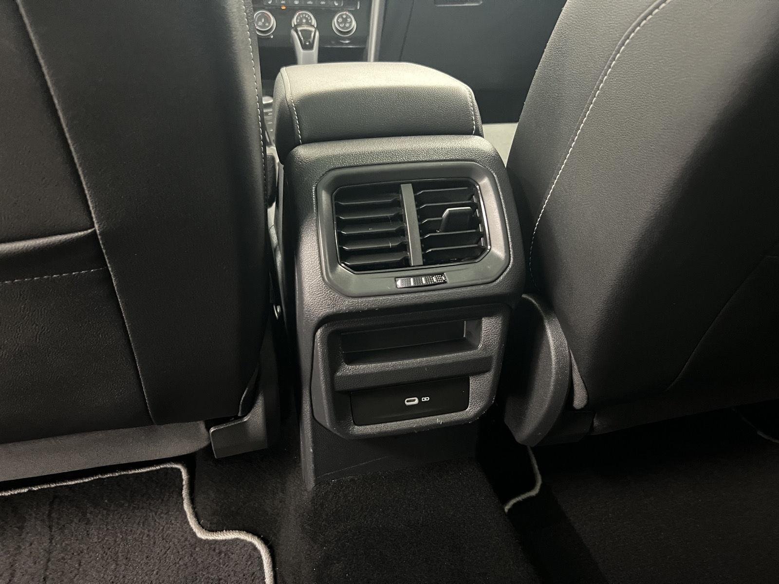 2023 Volkswagen Taos SE - Photo 27